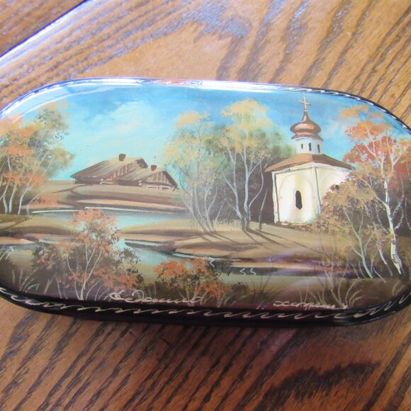 Hand Painted Poland Box Signed - Picture 2 of 5